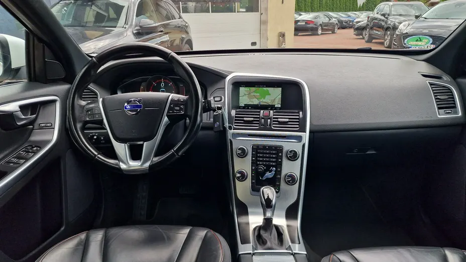 VOLVO XC60 -