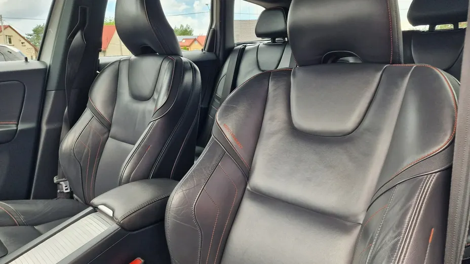 VOLVO XC60 -