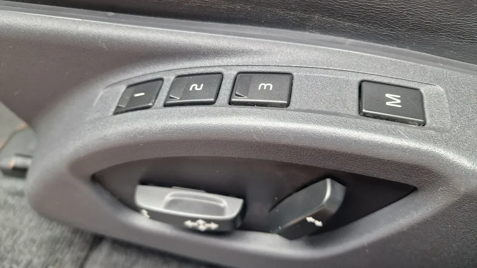 VOLVO XC60 -