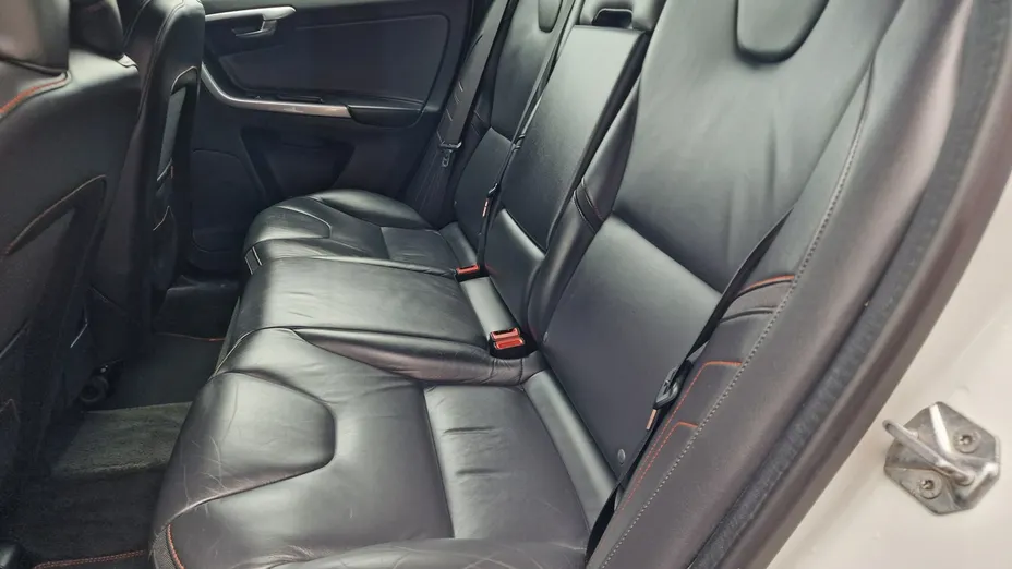 VOLVO XC60 -