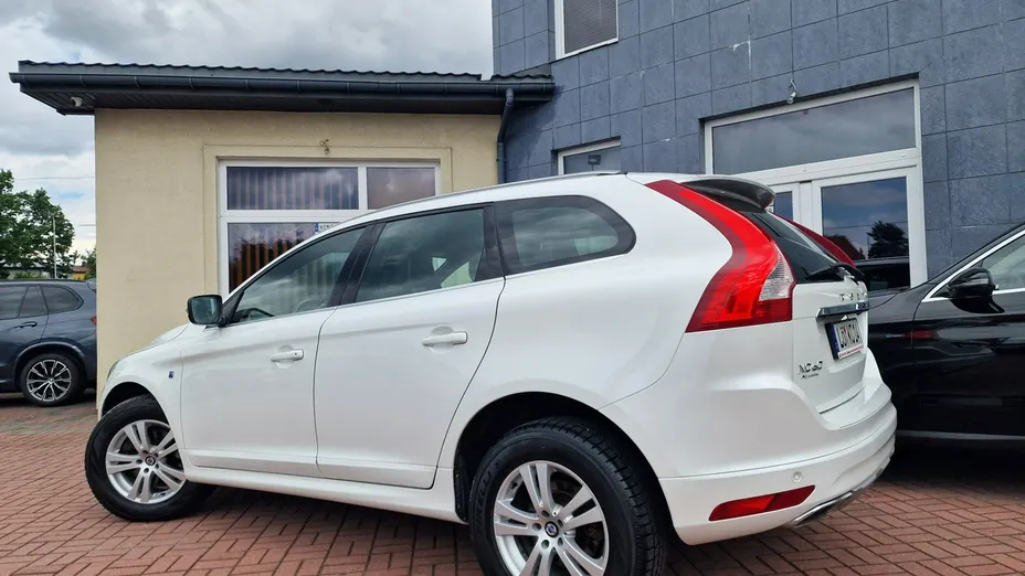 VOLVO XC60 -
