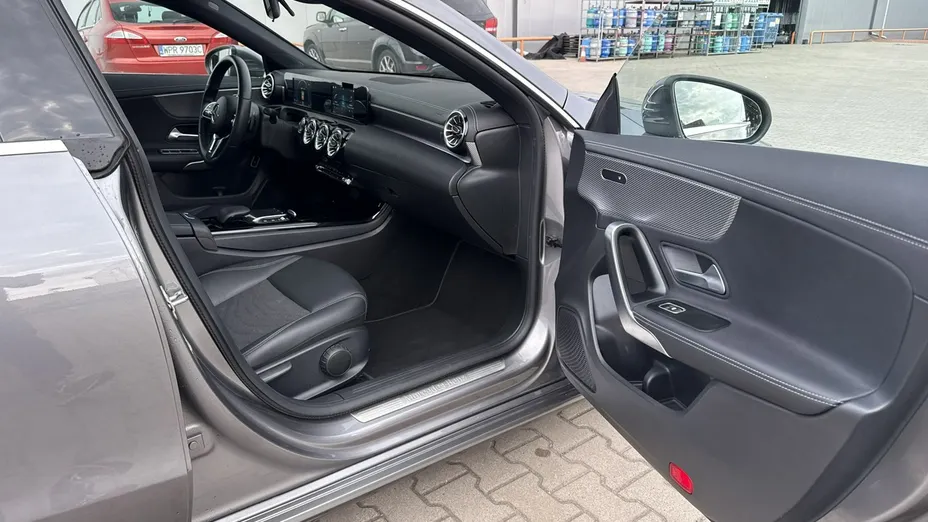 MERCEDES-BENZ CLA -