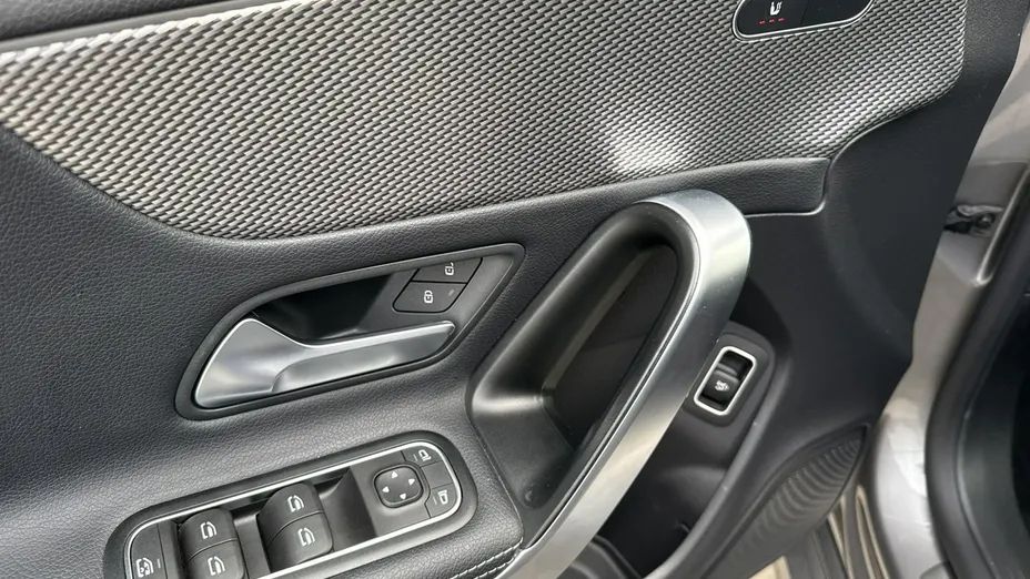 MERCEDES-BENZ CLA -