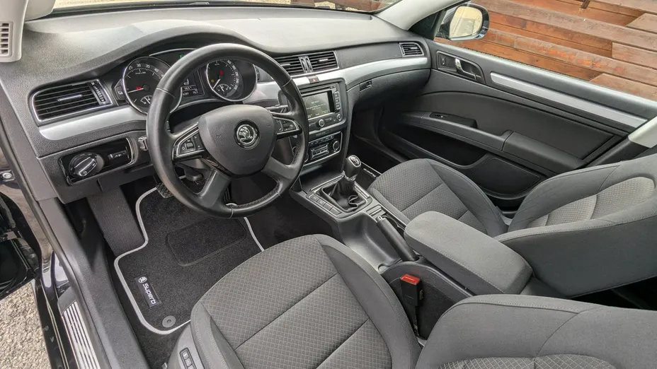 SKODA Superb -