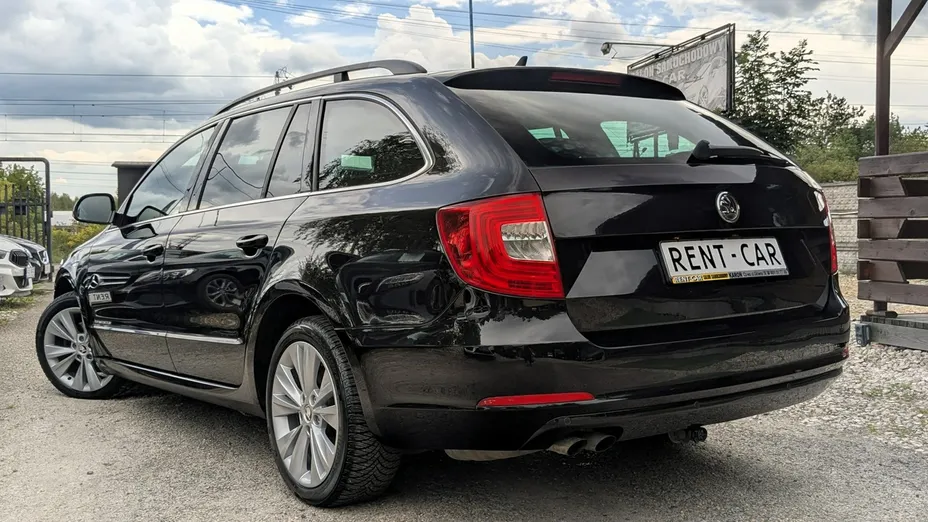 SKODA Superb -