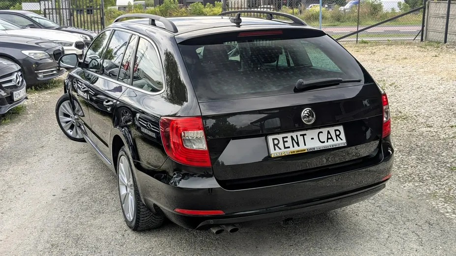 SKODA Superb -