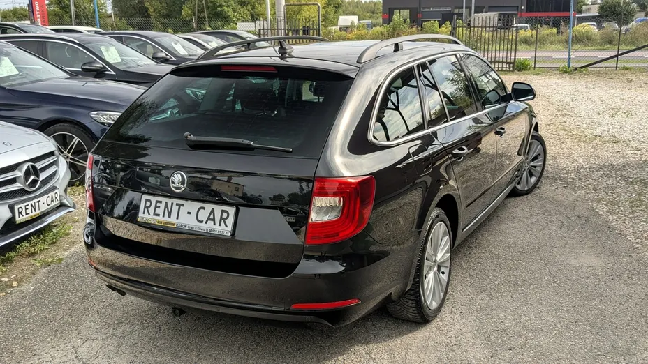 SKODA Superb -