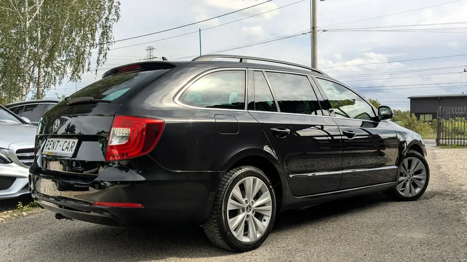 SKODA Superb -