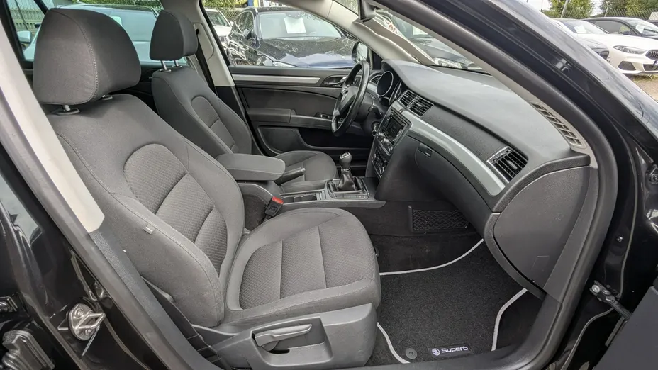 SKODA Superb -