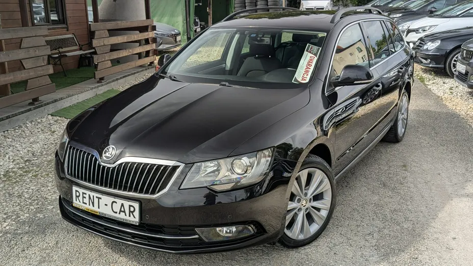 SKODA Superb -
