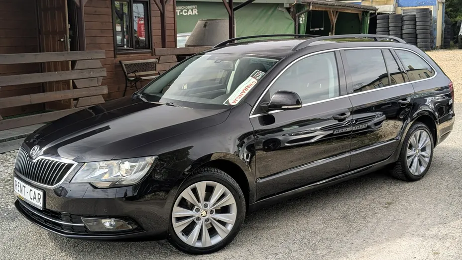 SKODA Superb -