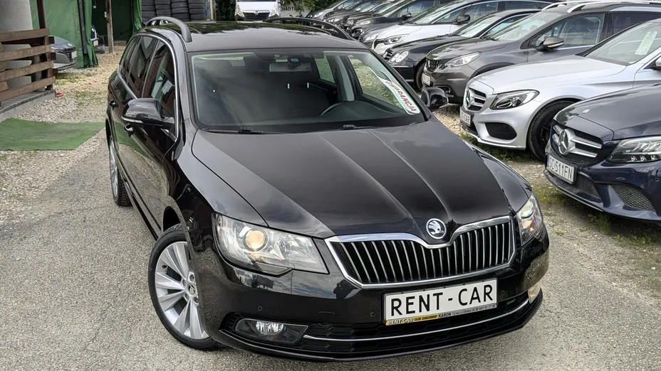 SKODA Superb -