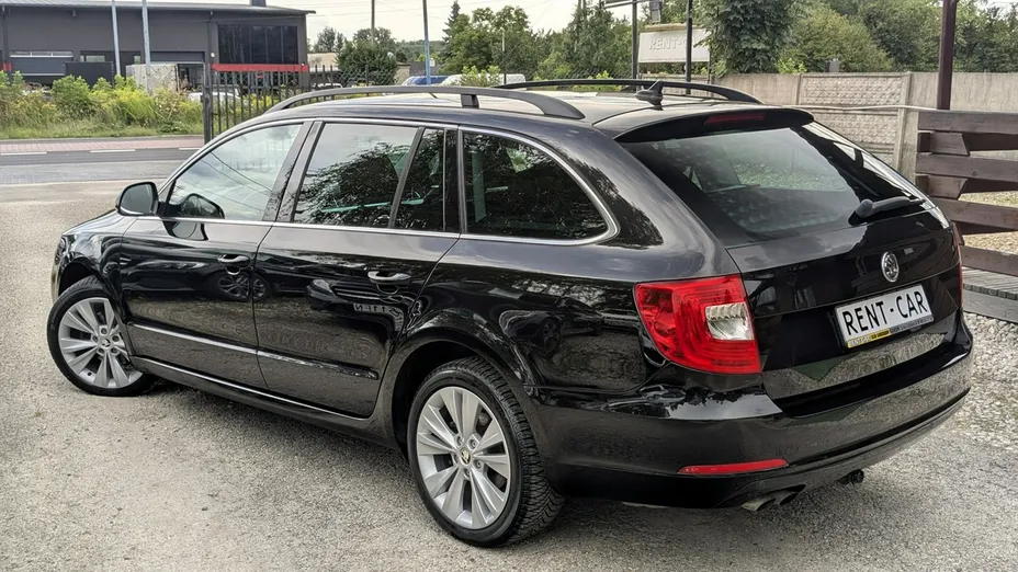 SKODA Superb -