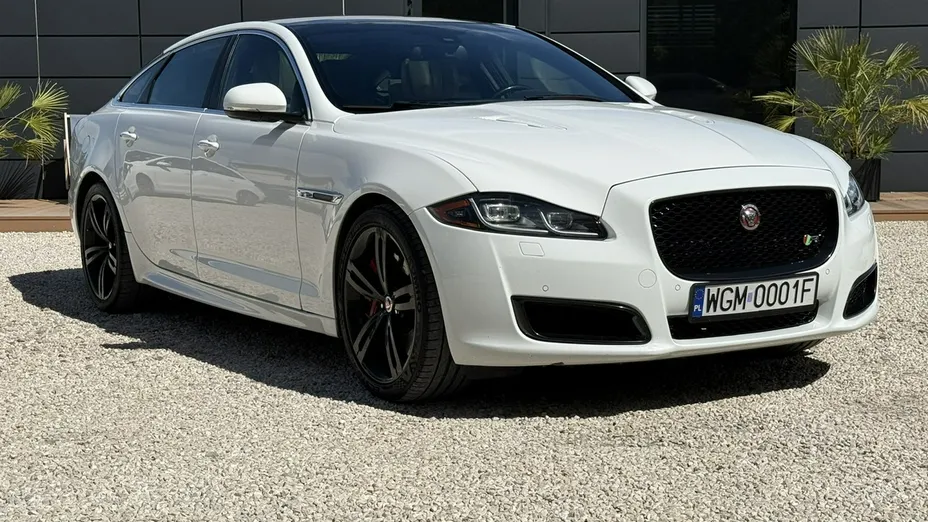 JAGUAR XJR -