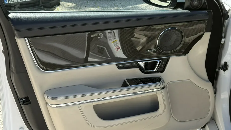 JAGUAR XJR -