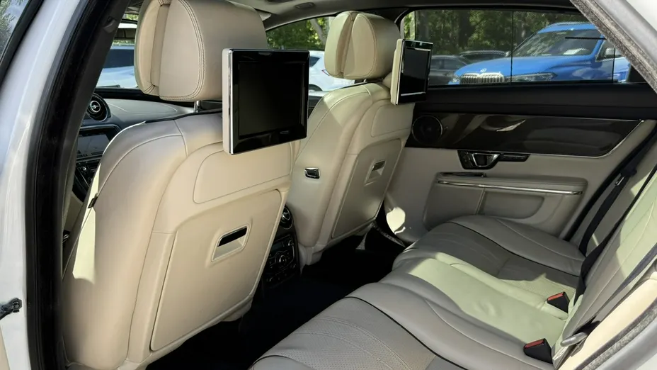 JAGUAR XJR -