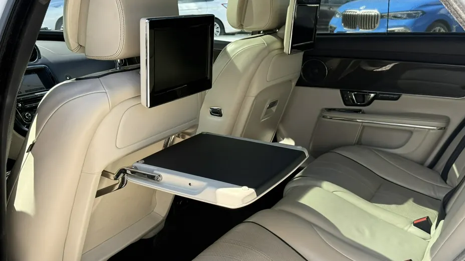 JAGUAR XJR -