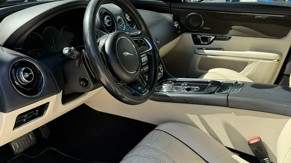 JAGUAR XJR -