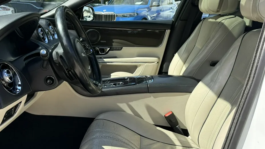 JAGUAR XJR -