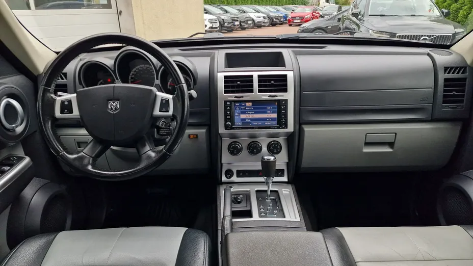 DODGE Nitro -