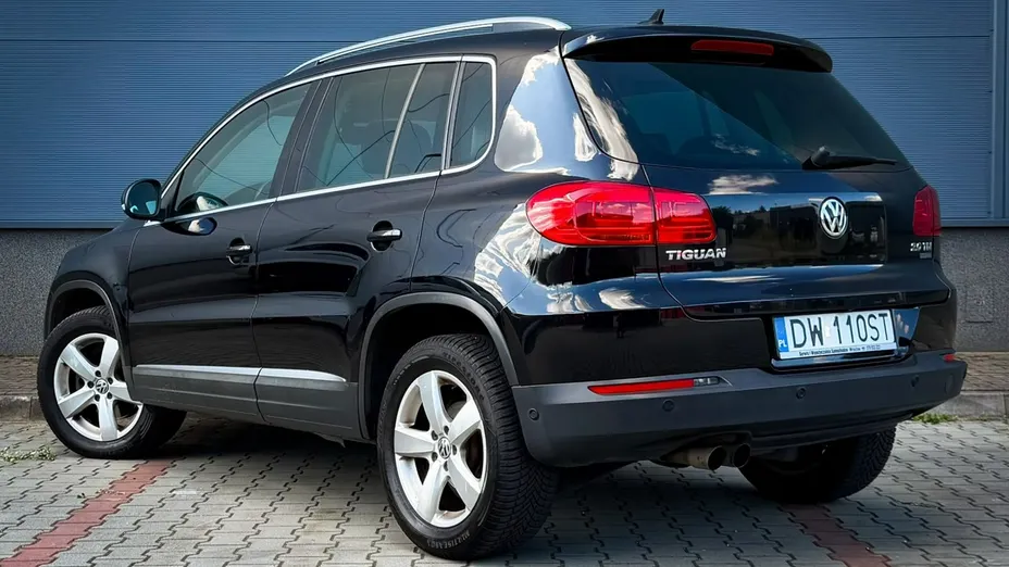 VOLKSWAGEN Tiguan -