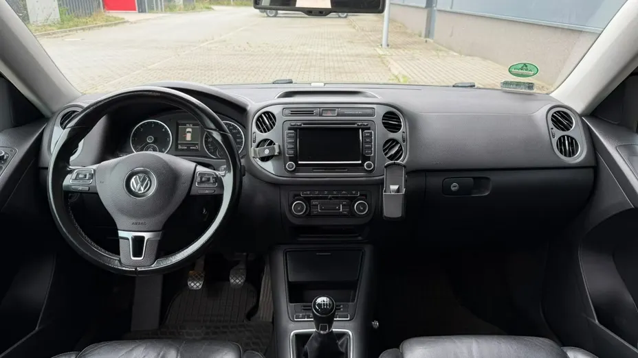 VOLKSWAGEN Tiguan -