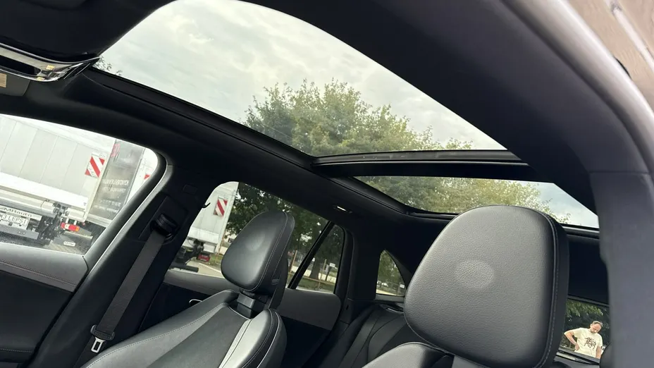 MERCEDES-BENZ EQE -