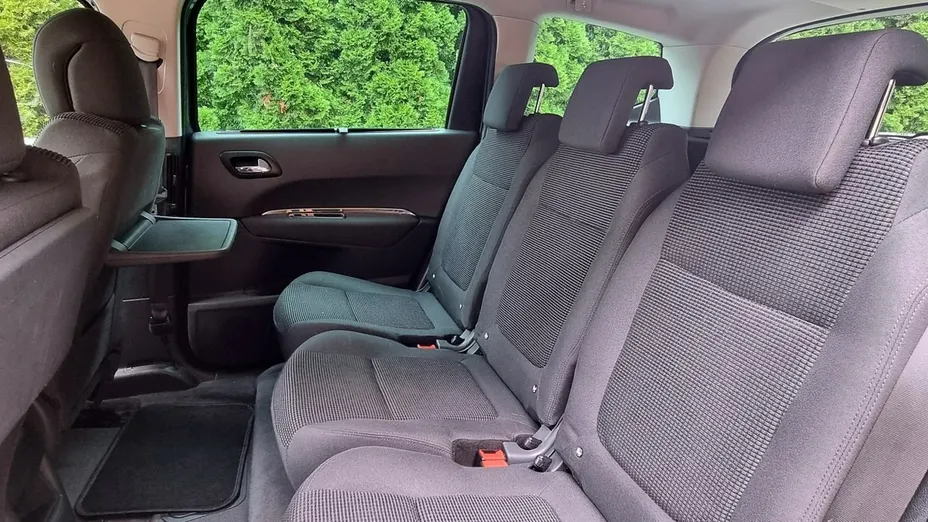 PEUGEOT 5008 -