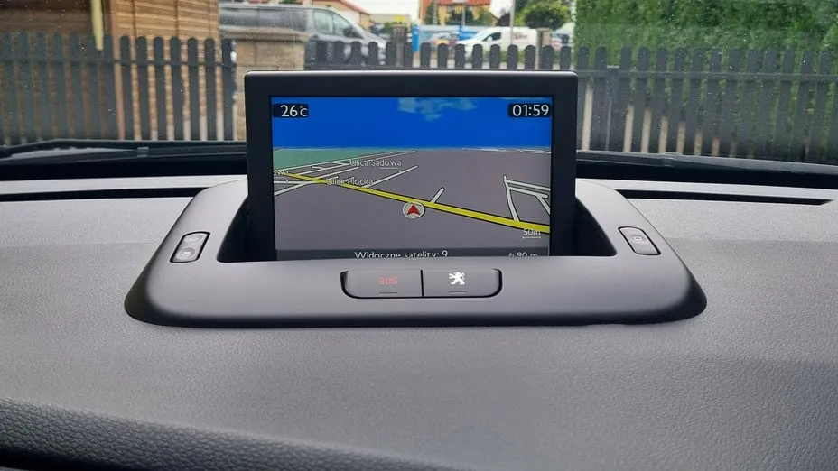 PEUGEOT 5008 -