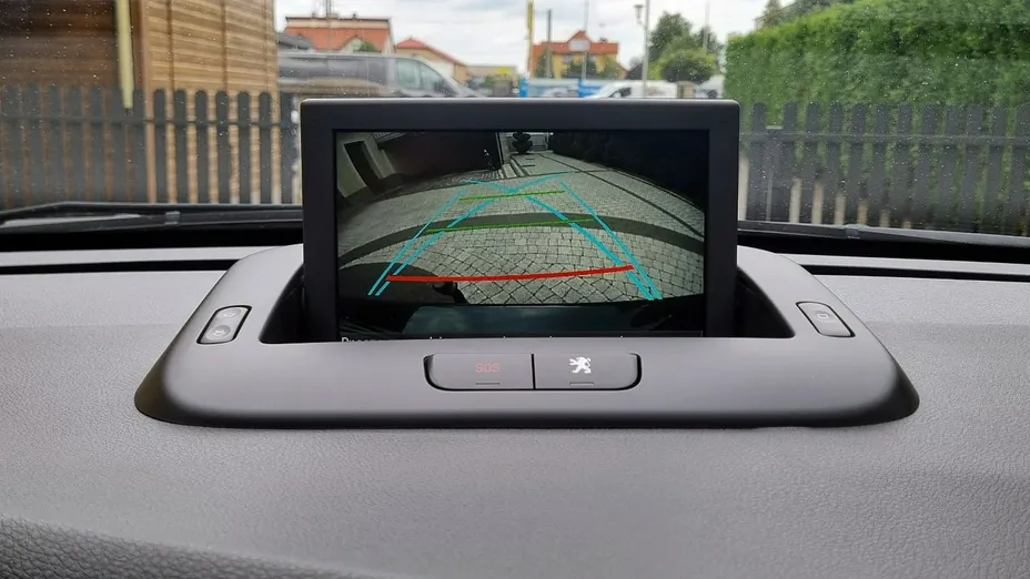 PEUGEOT 5008 -