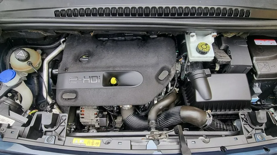 PEUGEOT 5008 -