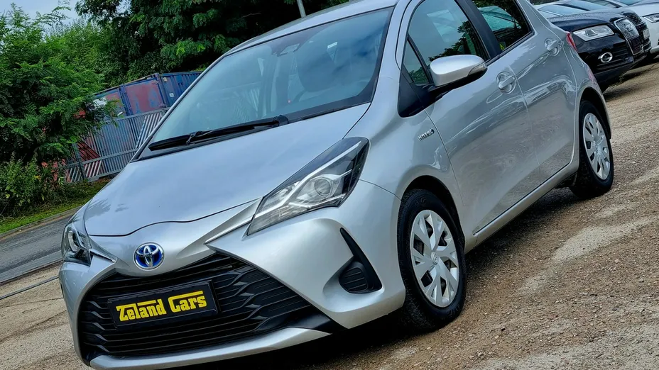 TOYOTA Yaris -