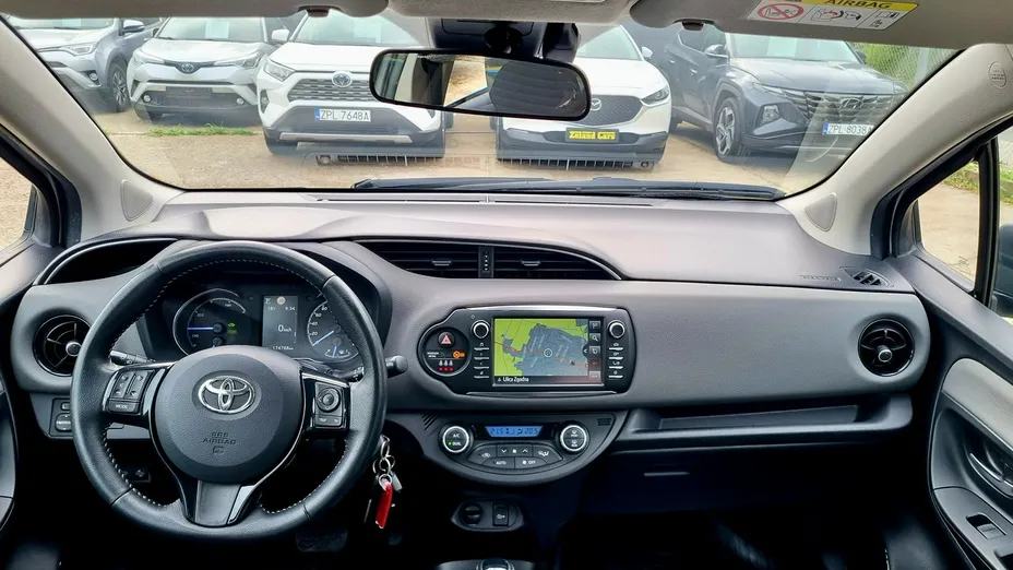 TOYOTA Yaris -