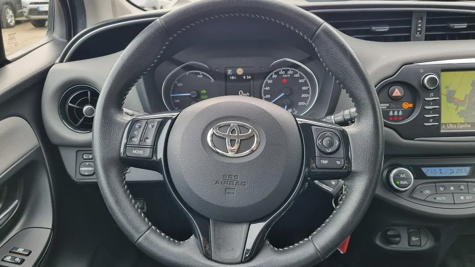 TOYOTA Yaris -
