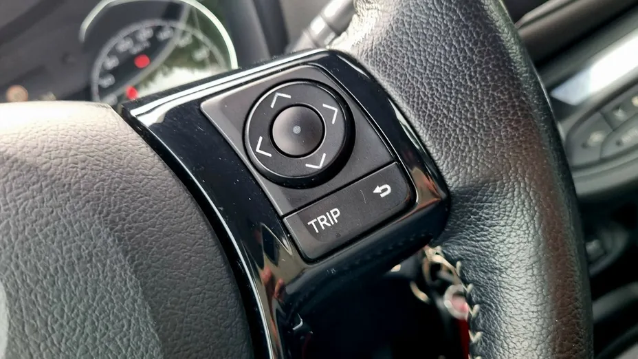 TOYOTA Yaris -