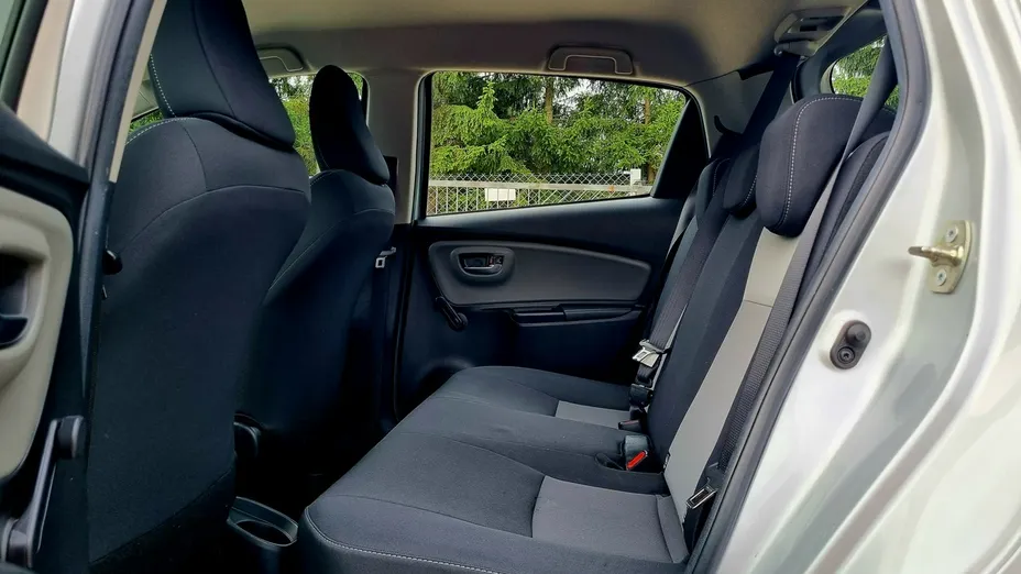 TOYOTA Yaris -