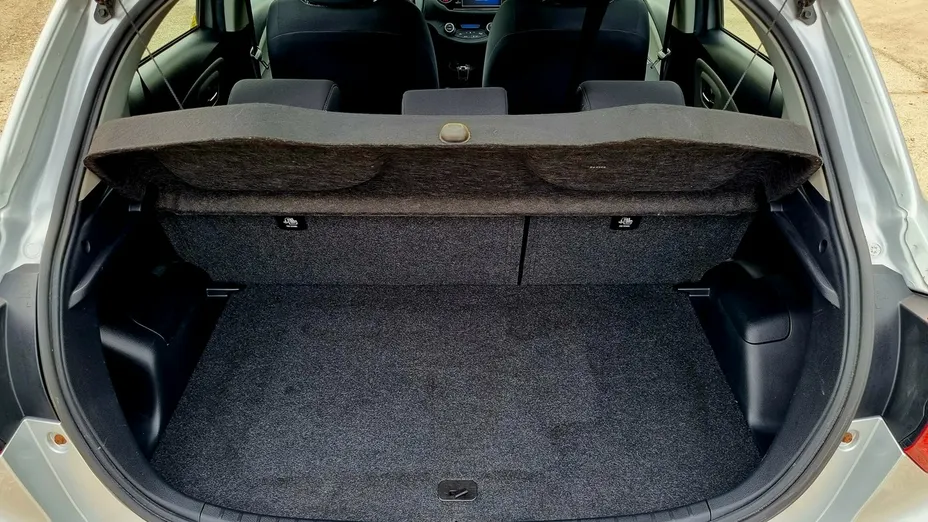 TOYOTA Yaris -