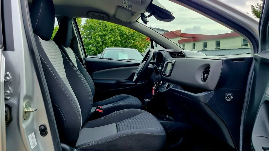 TOYOTA Yaris -