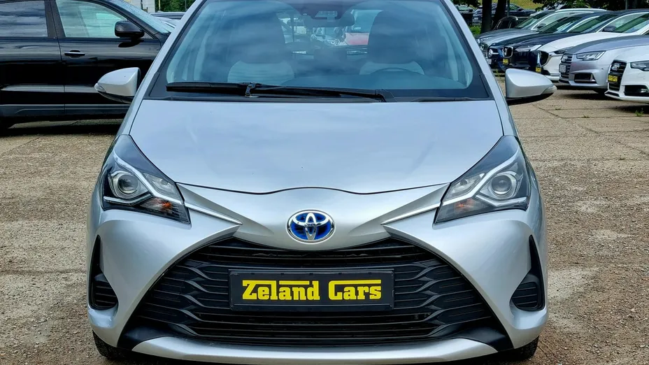 TOYOTA Yaris -