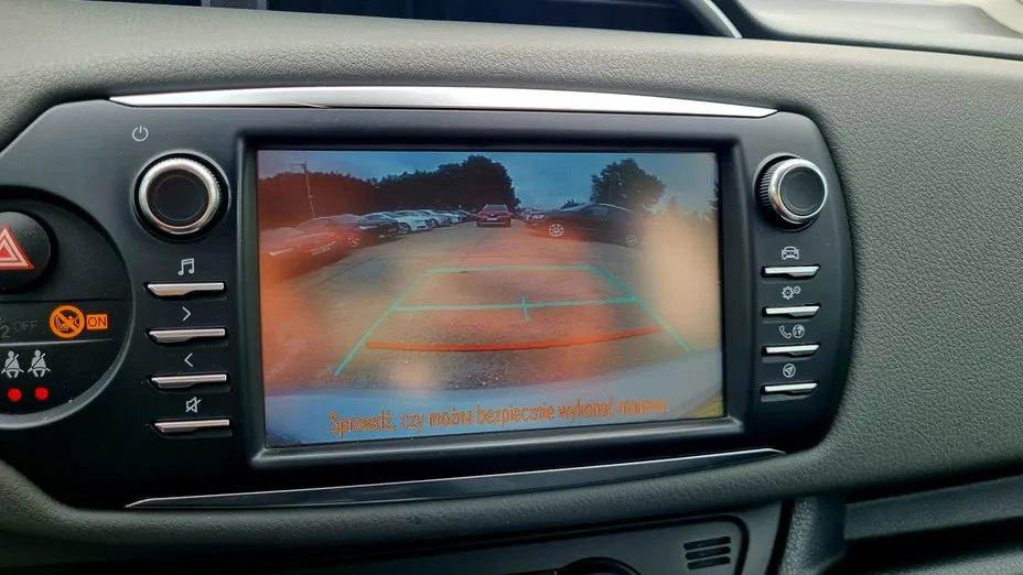 TOYOTA Yaris -