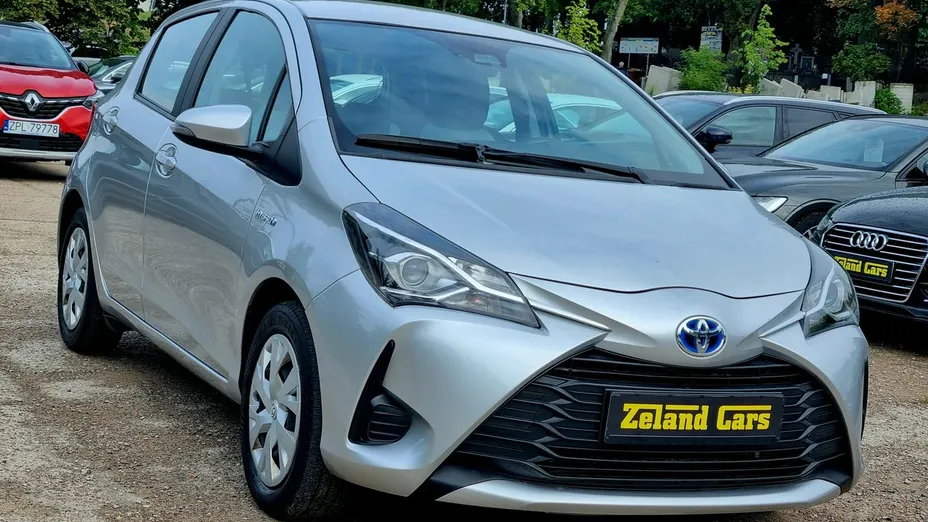 TOYOTA Yaris -