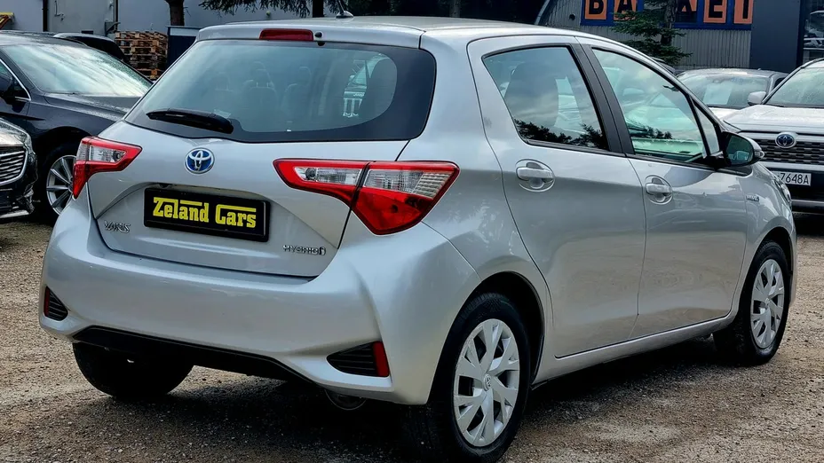 TOYOTA Yaris -