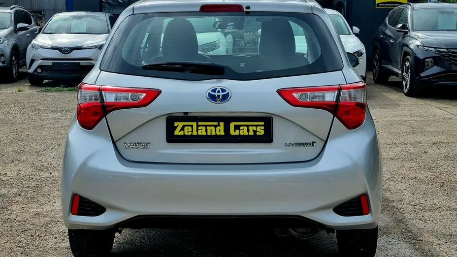 TOYOTA Yaris -