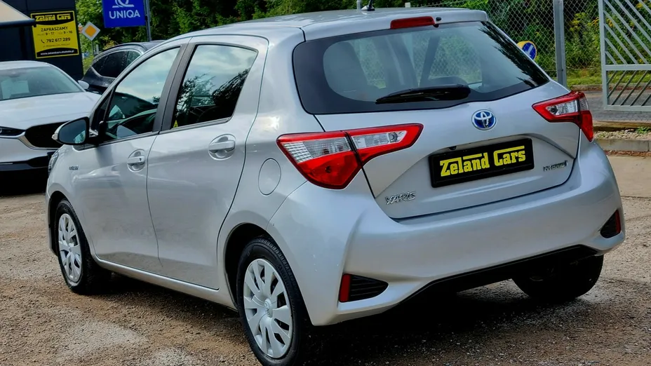 TOYOTA Yaris -