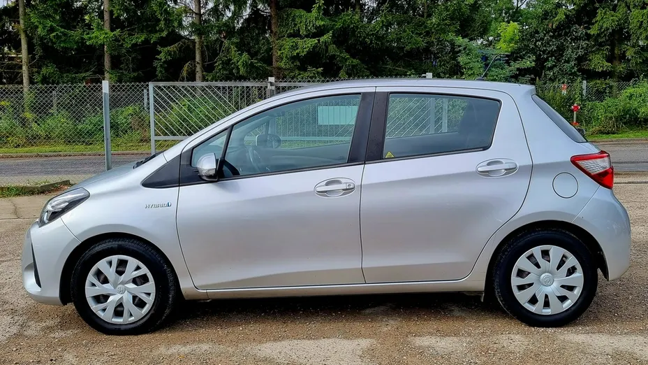 TOYOTA Yaris -