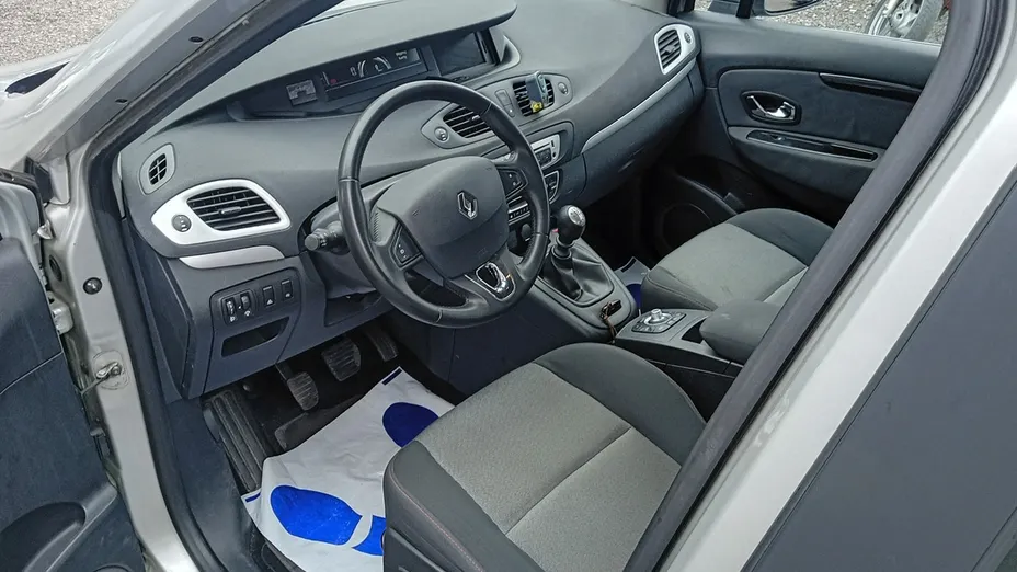 RENAULT Scenic -
