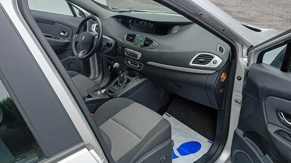 RENAULT Scenic -