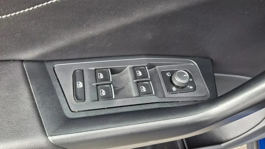 VOLKSWAGEN T-ROC -
