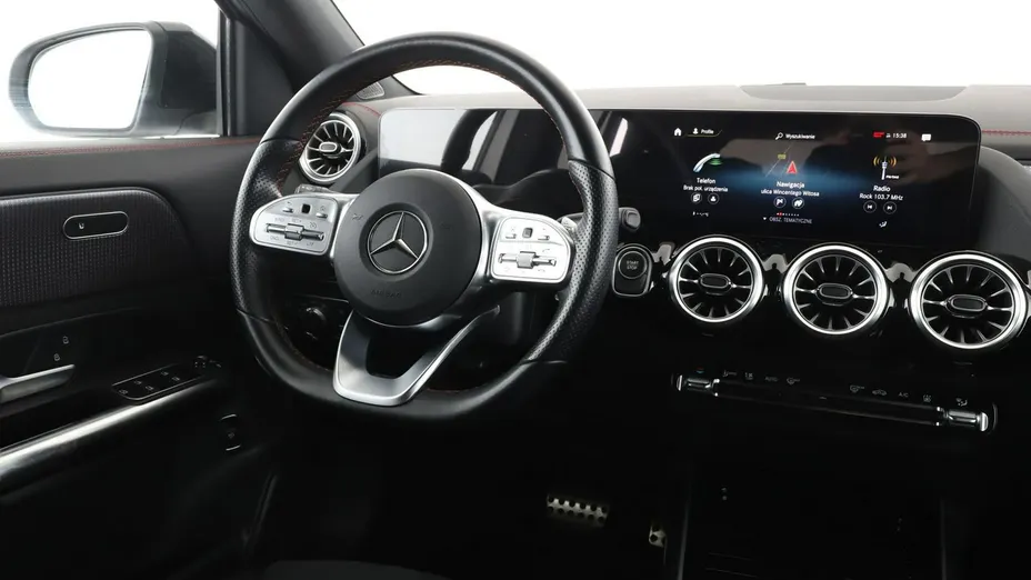 MERCEDES-BENZ EQA -