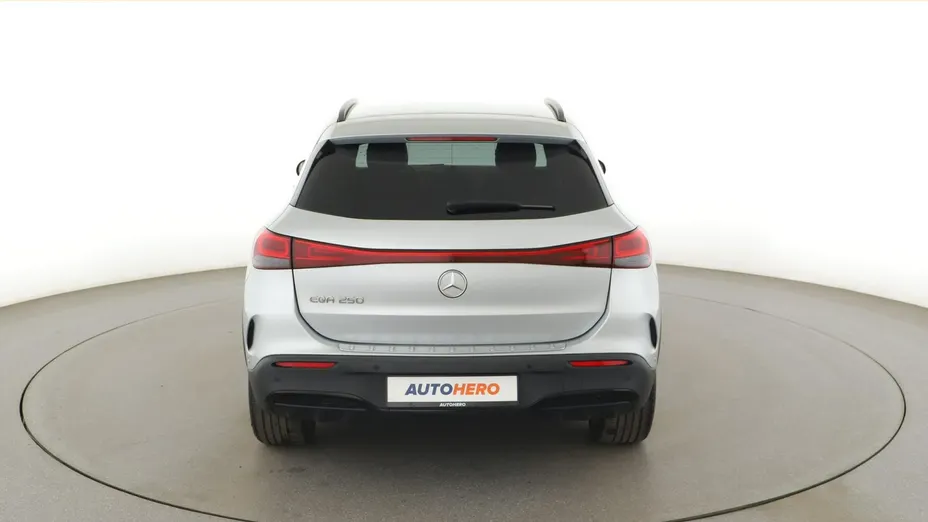 MERCEDES-BENZ EQA -